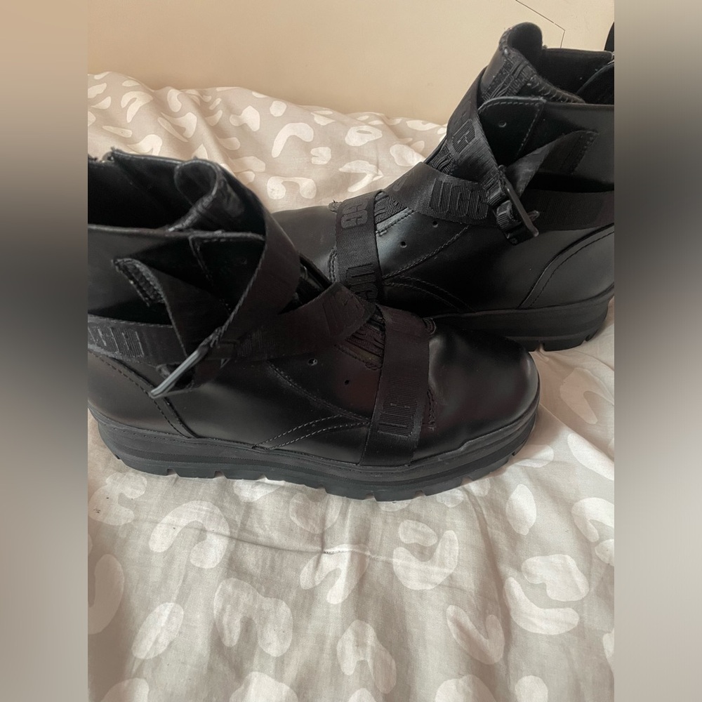 UGG Sheena Black Boot - Picture 2 of 3